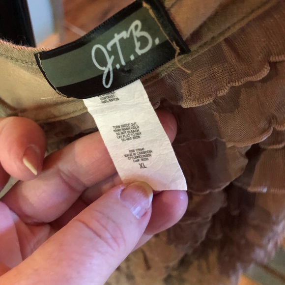 Ruffle camisole, flirty and fun! - Picture 3 of 9